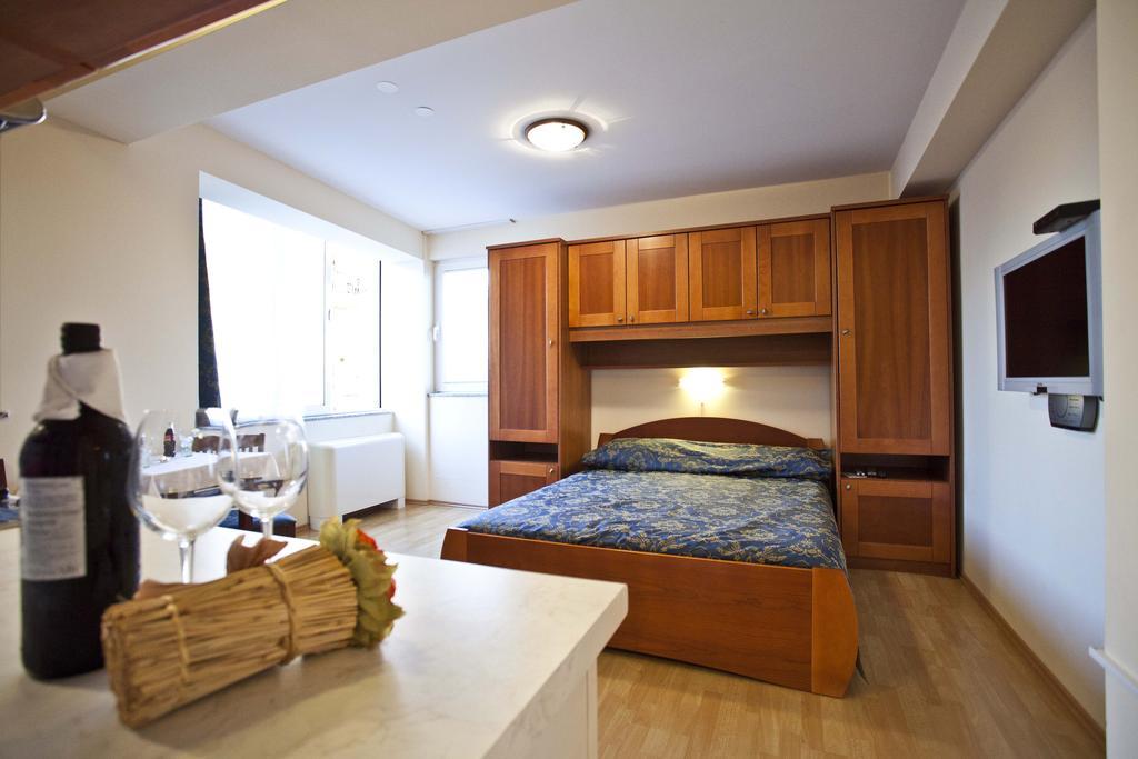 Studio Apartmani Bijeli Delfin Biograd Na Moru Quarto foto